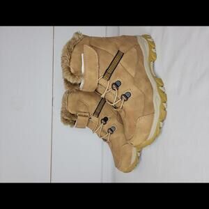 Kids snow boots (non branded) size 2